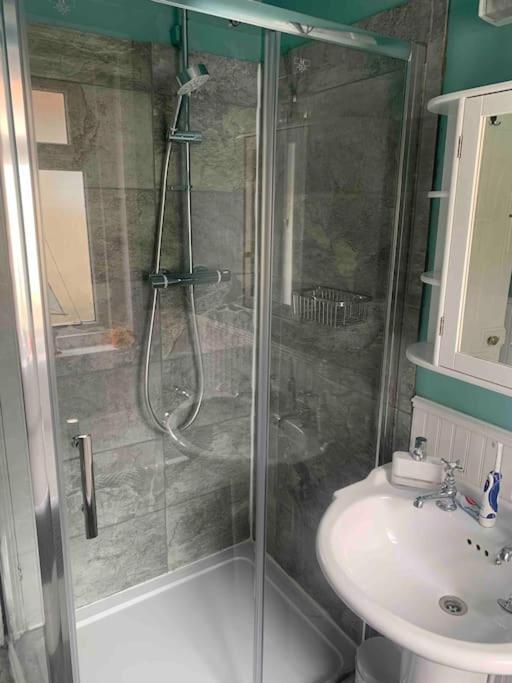 Large Character Home, Hot Tub, Beach 5 Min Walk Горлстон-он-Си Экстерьер фото