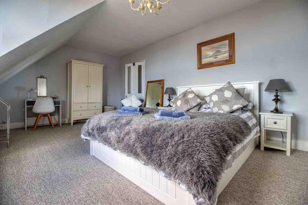 Large Character Home, Hot Tub, Beach 5 Min Walk Горлстон-он-Си Экстерьер фото